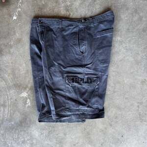 Split Vintage Y2K Men's skater Cargo Shorts Faded Black Size 38